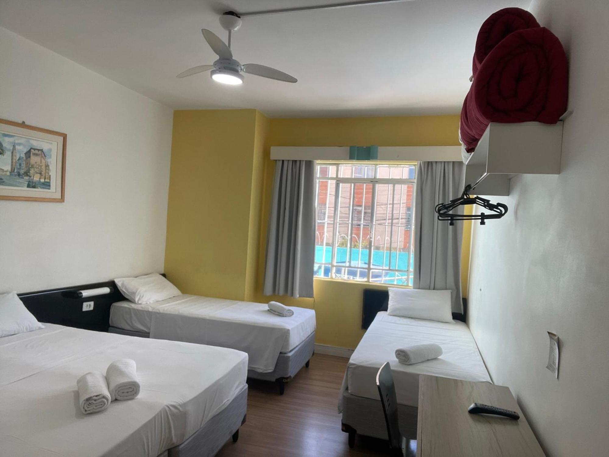 Hotel Blumenau Centro Curitiba Zimmer foto